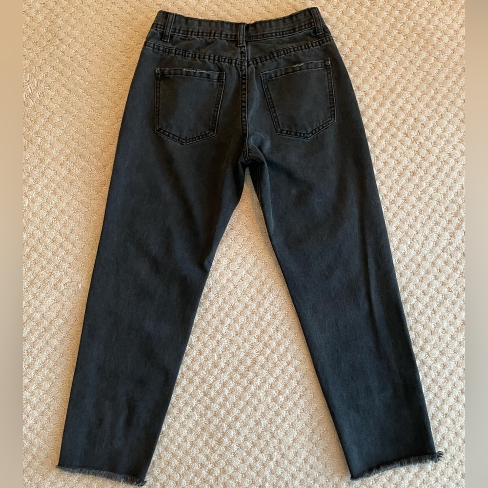 Misguided Straight Leg High Rise Mom Denim Jeans Washed Black Frayed Hem 4 - Picture 6 of 9